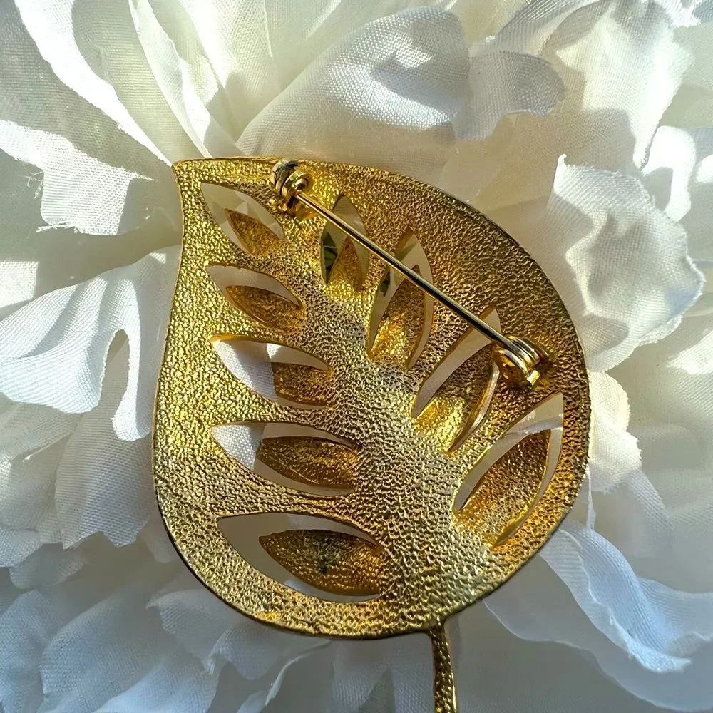Vintage Retro Trending Leaf Gold Tone Brooch Pin Size 2.5”